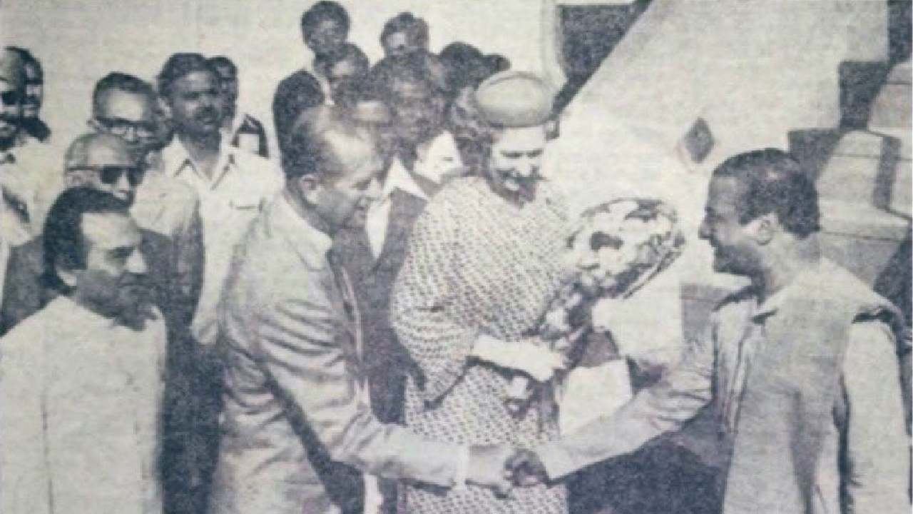 NTR: ఎన్టీఆర్ ని కలిసిన క్వీన్ ఎలిజబెత్.. వైరల్ అవుతున్న ఫోటో! NTR: ఎన్టీఆర్ ని కలిసిన క్వీన్ ఎలిజబెత్.. వైరల్ అవుతున్న ఫోటో!