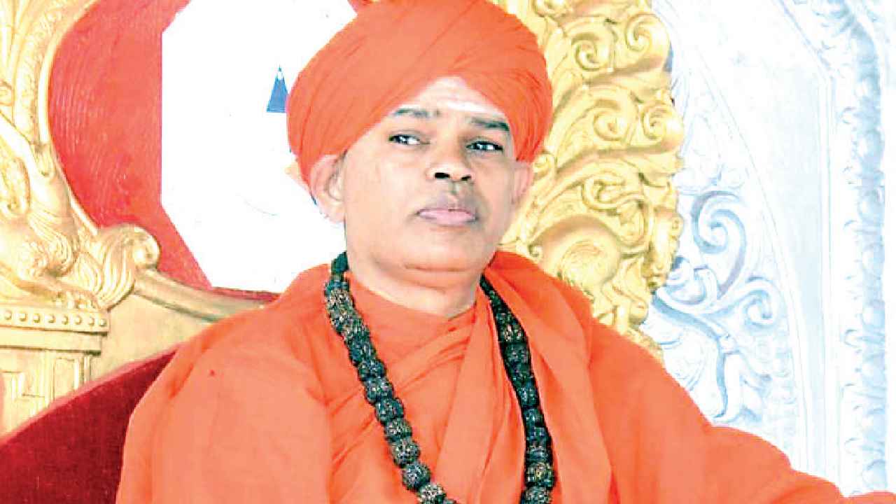 The story behind Lingayat seer: ఇద్దరు అమ్మాయిలపై మఠాధిపతి లైంగిక వేధింపులు.. అరెస్టు.. అసలు ఏం జరిగిందంటే..? The story behind Lingayat seer: ఇద్దరు అమ్మాయిలపై మఠాధిపతి లైంగిక వేధింపులు.. అరెస్టు.. అసలు ఏం జరిగిందంటే..?