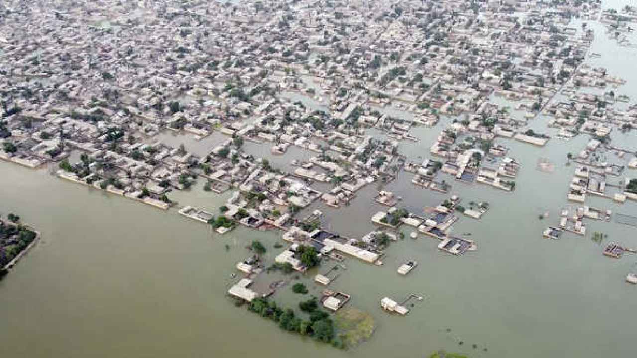 Pakistan floods: వరదలతో అతలాకుతలం.. ప్రపంచ దేశాల సాయం కోరుతూ పాకిస్థాన్ అభ్యర్థన Pakistan floods: వరదలతో అతలాకుతలం.. ప్రపంచ దేశాల సాయం కోరుతూ పాకిస్థాన్ అభ్యర్థన