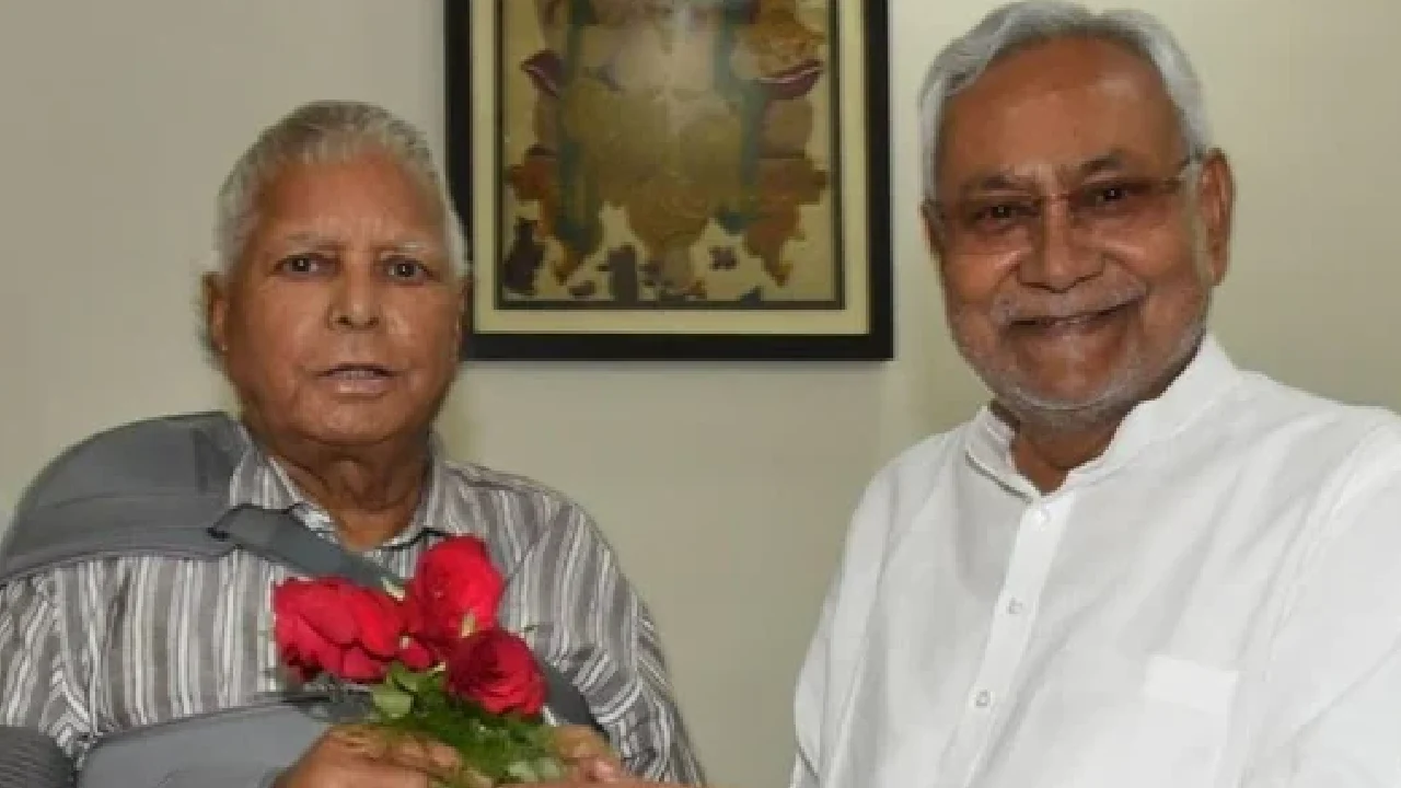 Lok Sabha elections 2024: లాలూ ప్రసాద్ యాదవ్తో సీఎం నితీశ్ కుమార్ భేటీ.. ఆ తర్వాత ఢిల్లీకి పయనం Lok Sabha elections 2024: లాలూ ప్రసాద్ యాదవ్తో సీఎం నితీశ్ కుమార్ భేటీ.. ఆ తర్వాత ఢిల్లీకి పయనం