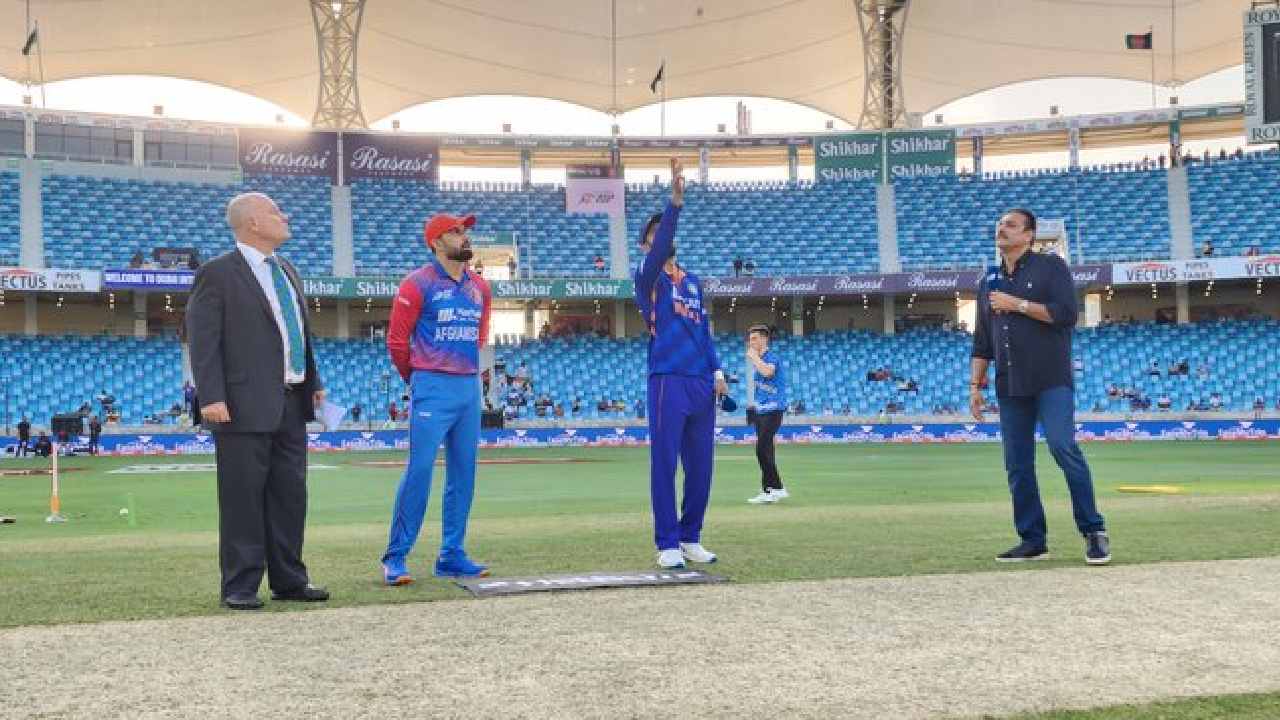 India vs Afghanistan: టీమిండియా స్కోరు 6 ఓవర్లకు 52 పరుగులు.. కేఎల్ రాహుల్ సారథ్యంలో ఆడుతోన్న భారత్ India vs Afghanistan: టీమిండియా స్కోరు 6 ఓవర్లకు 52 పరుగులు.. కేఎల్ రాహుల్ సారథ్యంలో ఆడుతోన్న భారత్