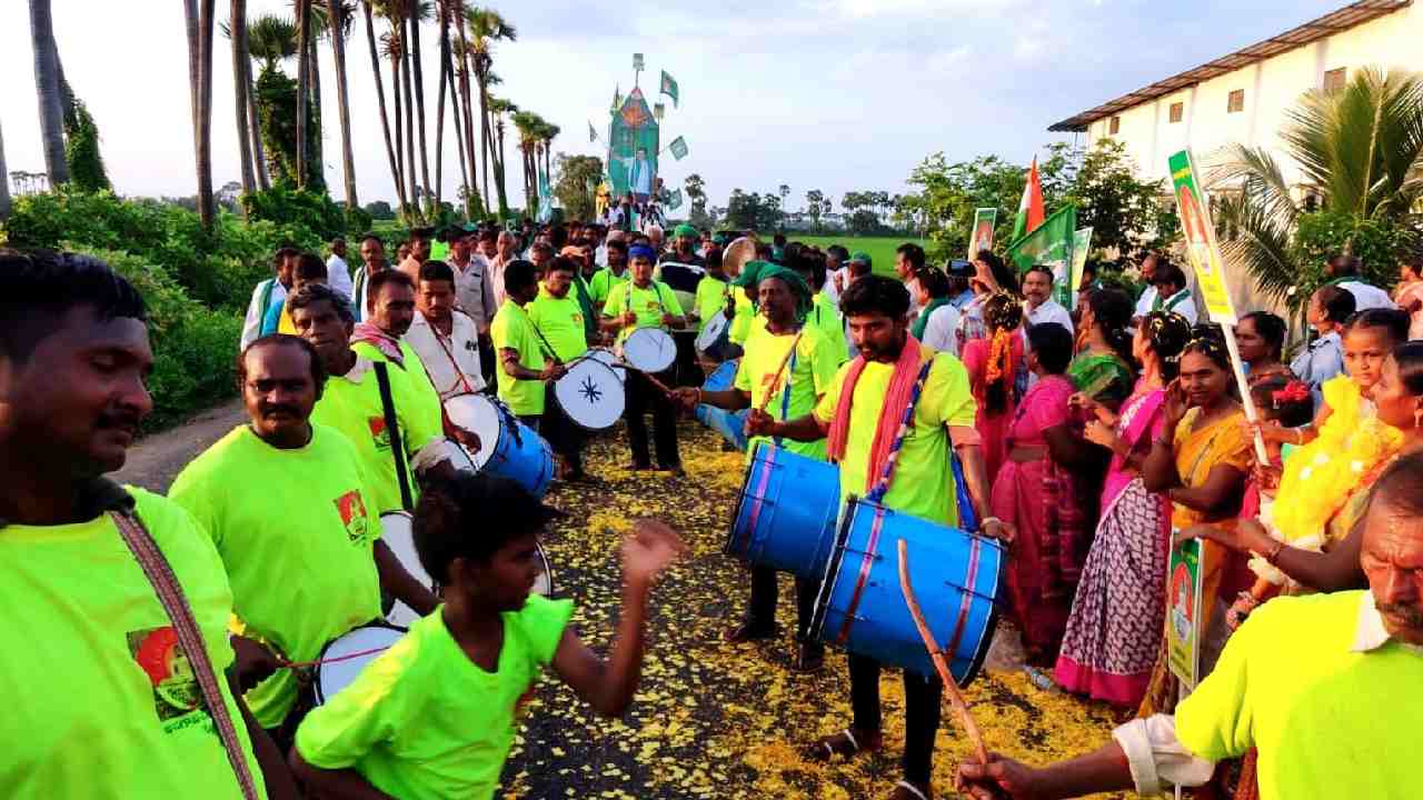 Amaravati Farmers Yatra: ఏడో రోజు కొనసాగుతున్న అమరావతి రైతుల మహా పాదయాత్ర Amaravati Farmers Yatra: ఏడో రోజు కొనసాగుతున్న అమరావతి రైతుల మహా పాదయాత్ర