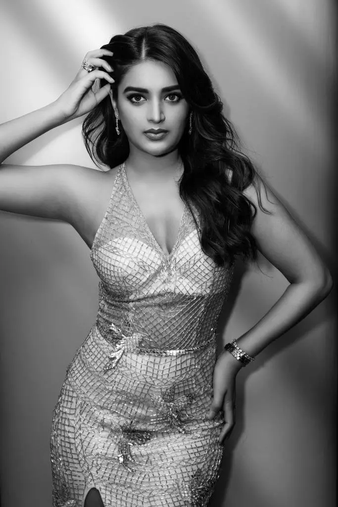 Nidhie Agerwal Stuns In Latest Pics