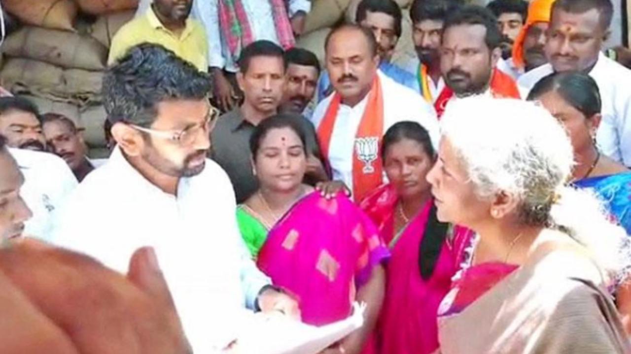 Nirmala Sitharaman : కలెక్టర్ అయ్యుండీ ఈమాత్రం తెలీదా..?అరగంట టైమ్ ఇస్తున్నా.. తెలుసుకుని చెప్పండి : కామారెడ్డి జిల్లా కలెక్టర్ పై మంత్రి నిర్మలా సీతారామన్ ఫైర్ Nirmala Sitharaman : కలెక్టర్ అయ్యుండీ ఈమాత్రం తెలీదా..?అరగంట టైమ్ ఇస్తున్నా.. తెలుసుకుని చెప్పండి : కామారెడ్డి జిల్లా కలెక్టర్ పై మంత్రి నిర్మలా సీతారామన్ ఫైర్