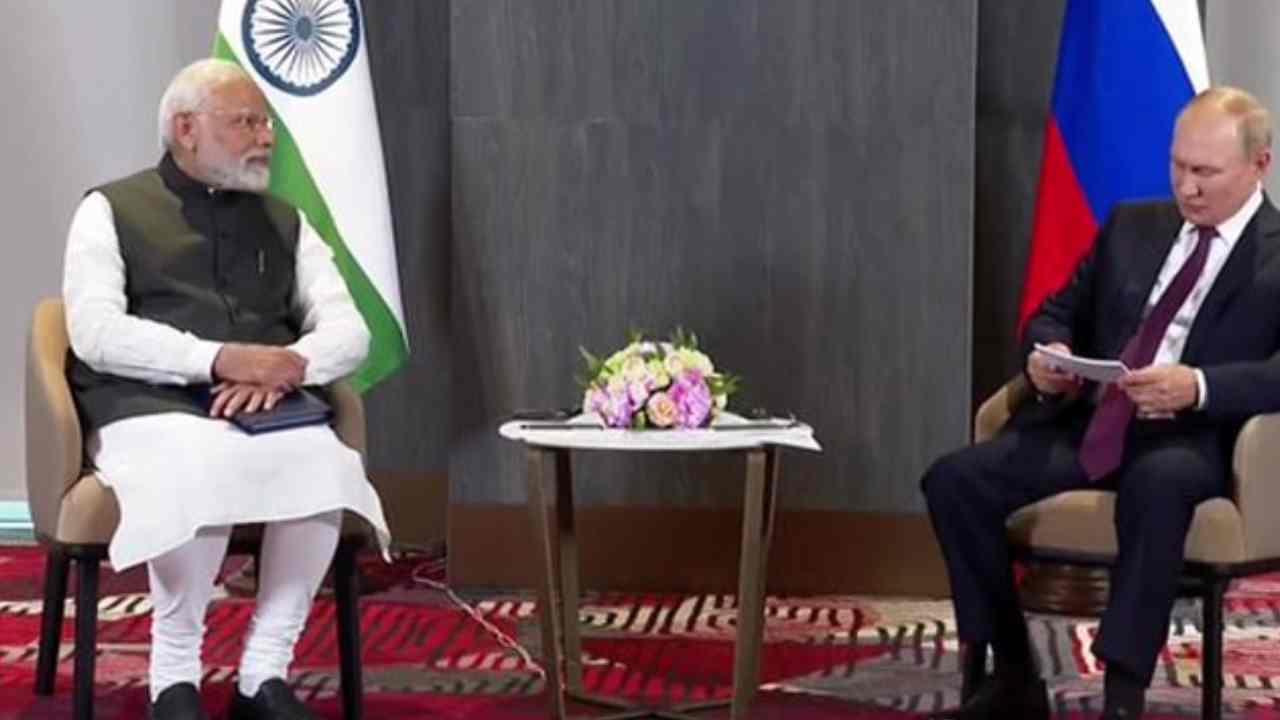 PM Modi Meets Putin: మోదీ, పుతిన్ భేటీలో యుక్రెయిన్ యుద్ధంపై చర్చ.. పుతిన్ ఏమన్నారంటే.. PM Modi Meets Putin: మోదీ, పుతిన్ భేటీలో యుక్రెయిన్ యుద్ధంపై చర్చ.. పుతిన్ ఏమన్నారంటే..