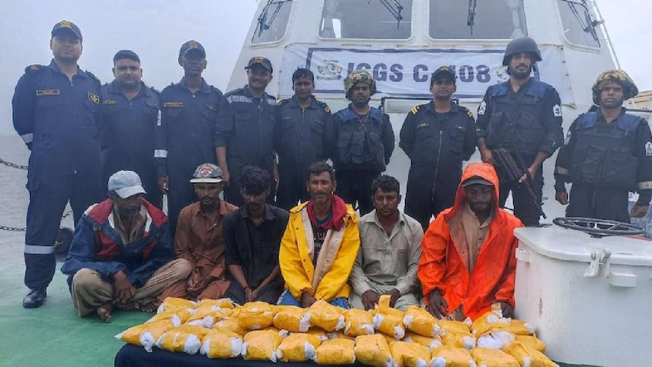 Pak Boat Caught: పాక్ బోటులో రూ.200 కోట్ల డ్రగ్స్.. పంజాబ్ జైలు నుంచి ఆర్డర్ చేసిన నైజీరియన్ Pak Boat Caught: పాక్ బోటులో రూ.200 కోట్ల డ్రగ్స్.. పంజాబ్ జైలు నుంచి ఆర్డర్ చేసిన నైజీరియన్