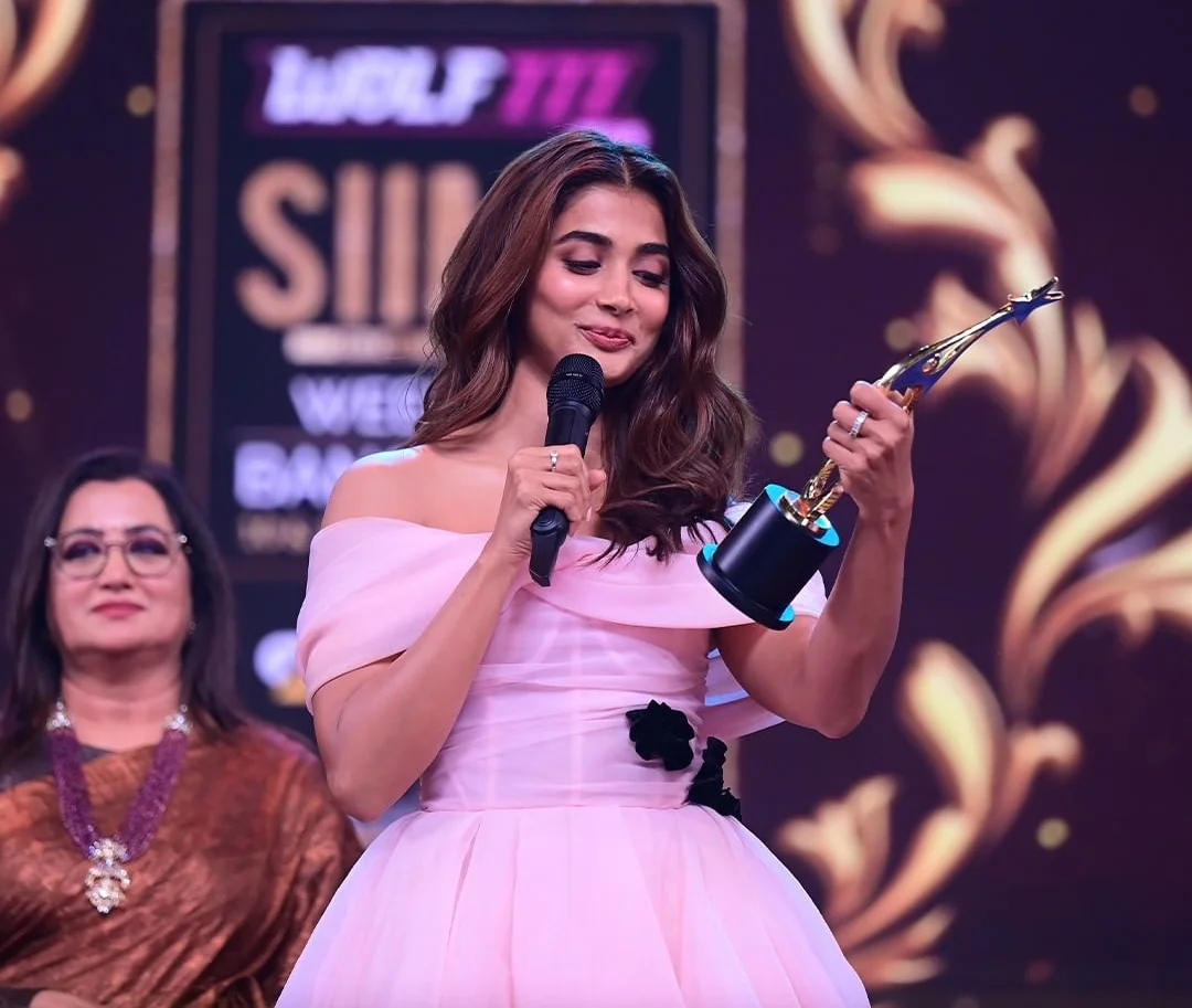 Pooja Hegde Cute Looks in Pink Dress
