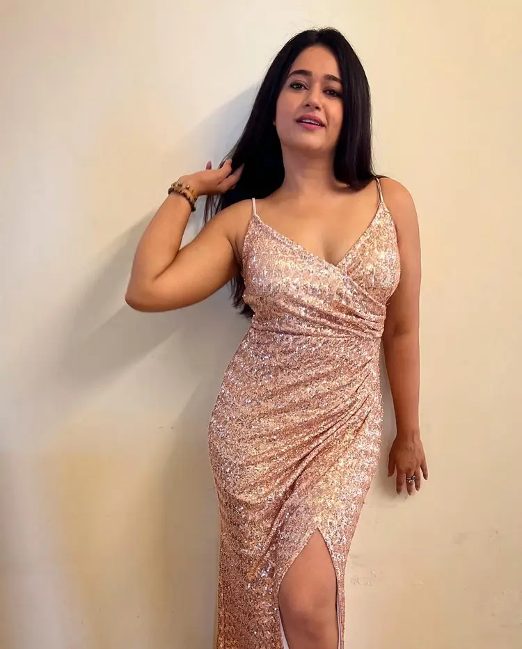 Poonam Bajwa Sizzles With Her Glamour