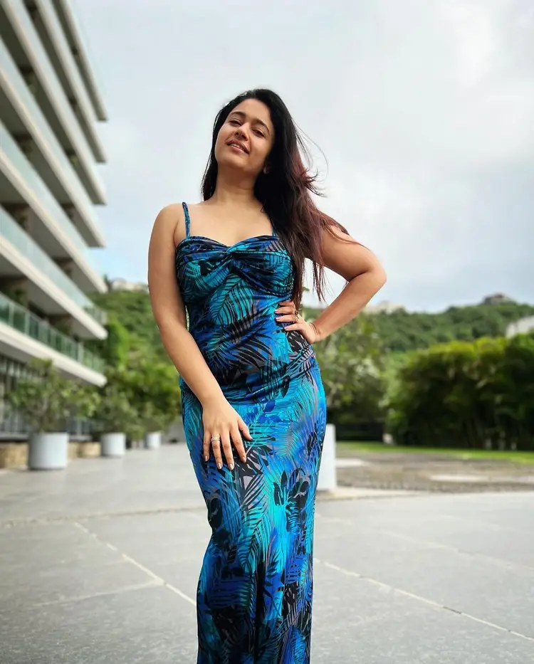 Poonam Bajwa Sizzles With Her Glamour