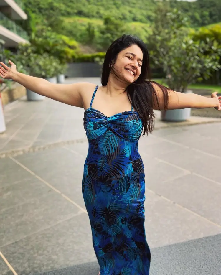 Poonam Bajwa Sizzles With Her Glamour