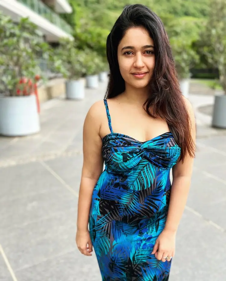 Poonam Bajwa Sizzles With Her Glamour