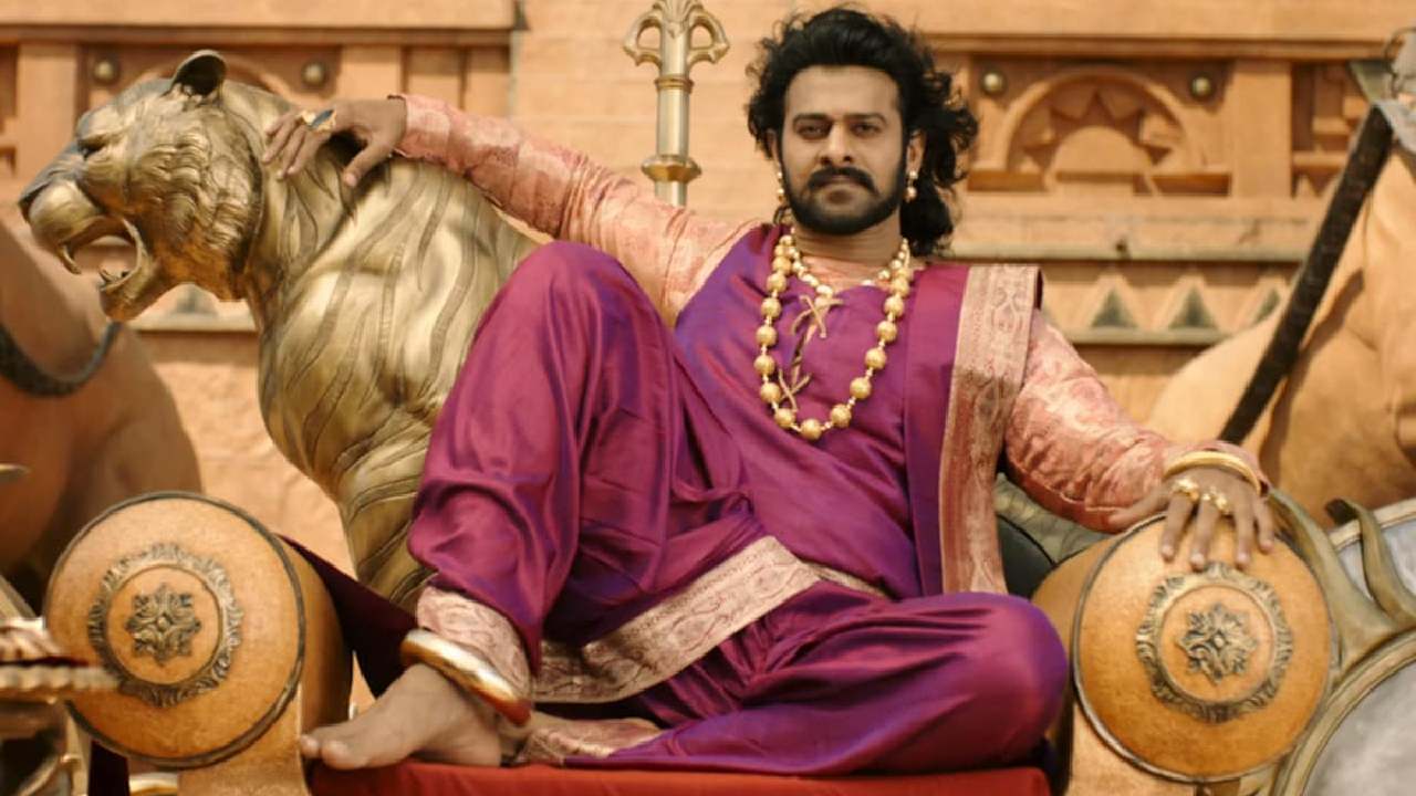 Prabhas: “రాజు ఏ పరిస్థితిలో ఉన్నా రాజే”.. ప్రభాస్ ని పొగుడుతున్న నెటిజెన్లు! Prabhas: “రాజు ఏ పరిస్థితిలో ఉన్నా రాజే”.. ప్రభాస్ ని పొగుడుతున్న నెటిజెన్లు!