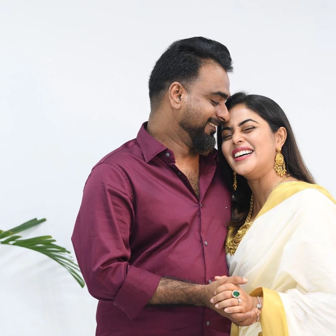 Actor Purna Celebrates Onam Festival with her Husband