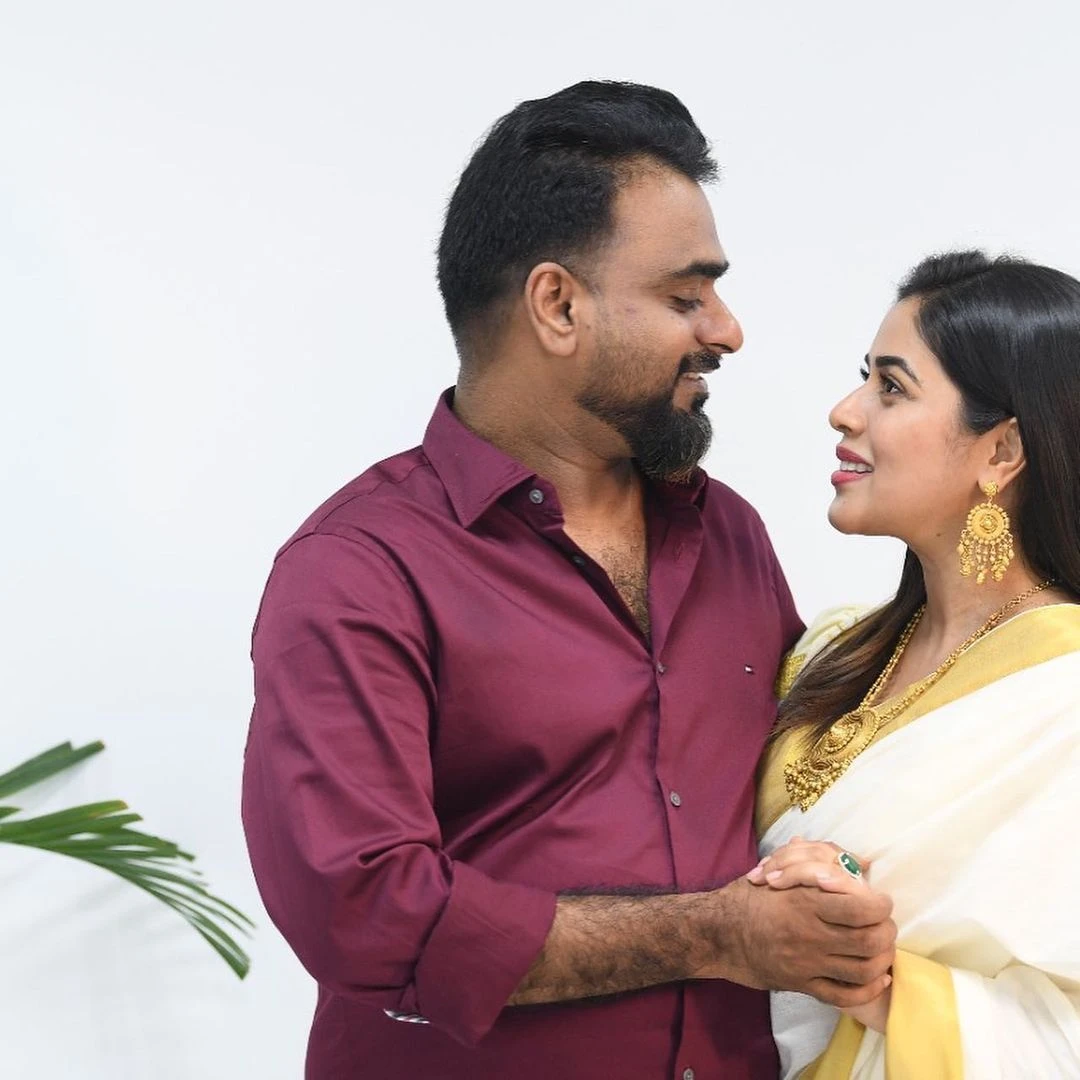 Actor Purna Celebrates Onam Festival with her Husband
