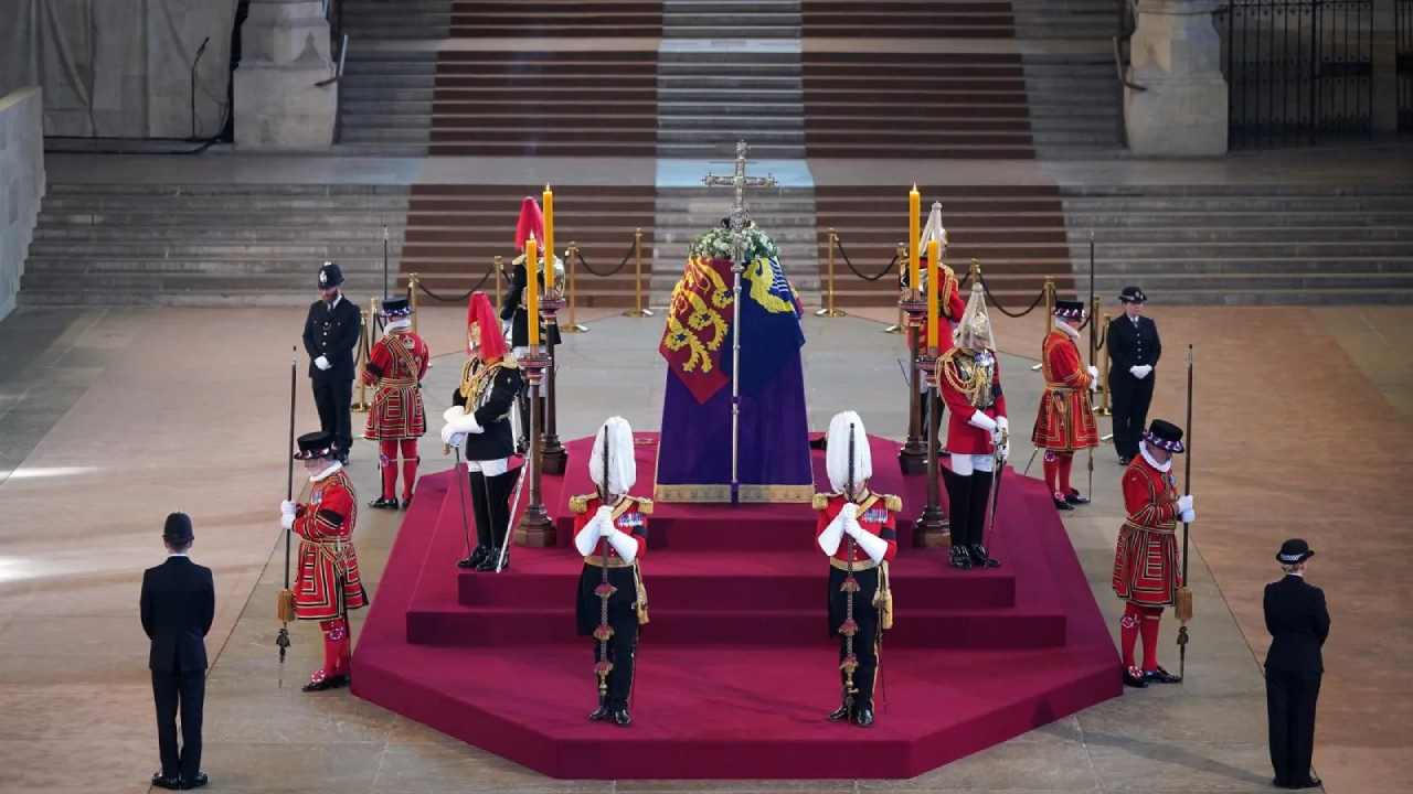 Queen Elizabeth II Funeral: క్వీన్ ఎలిజబెత్ అంత్యక్రియలు.. బ్రిటన్ అన్ని కోట్లు ఖర్చు చేస్తుందా! Queen Elizabeth II Funeral: క్వీన్ ఎలిజబెత్ అంత్యక్రియలు.. బ్రిటన్ అన్ని కోట్లు ఖర్చు చేస్తుందా!