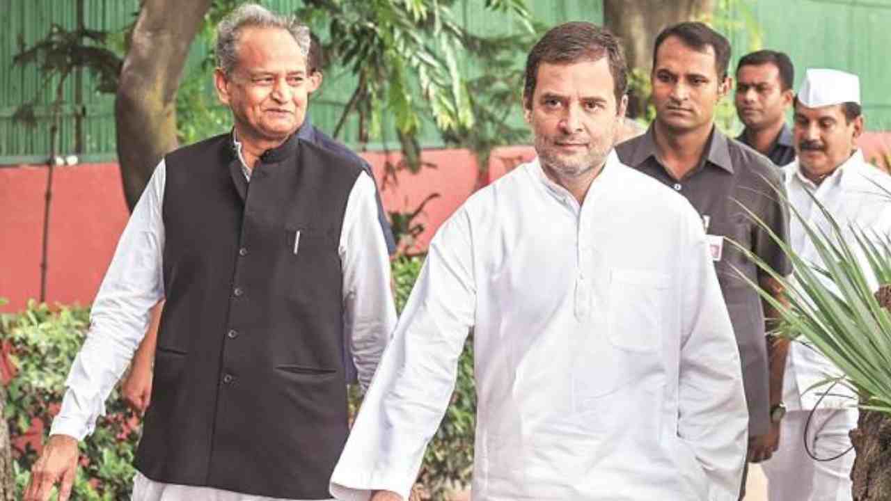 AICC President Election: గాంధీ కుటుంబం నుంచి అధ్యక్ష బరిలో ఎవరూ ఉండరు.. స్పష్టం చేసిన అశోక్ గెహ్లాట్ .. AICC President Election: గాంధీ కుటుంబం నుంచి అధ్యక్ష బరిలో ఎవరూ ఉండరు.. స్పష్టం చేసిన అశోక్ గెహ్లాట్ ..