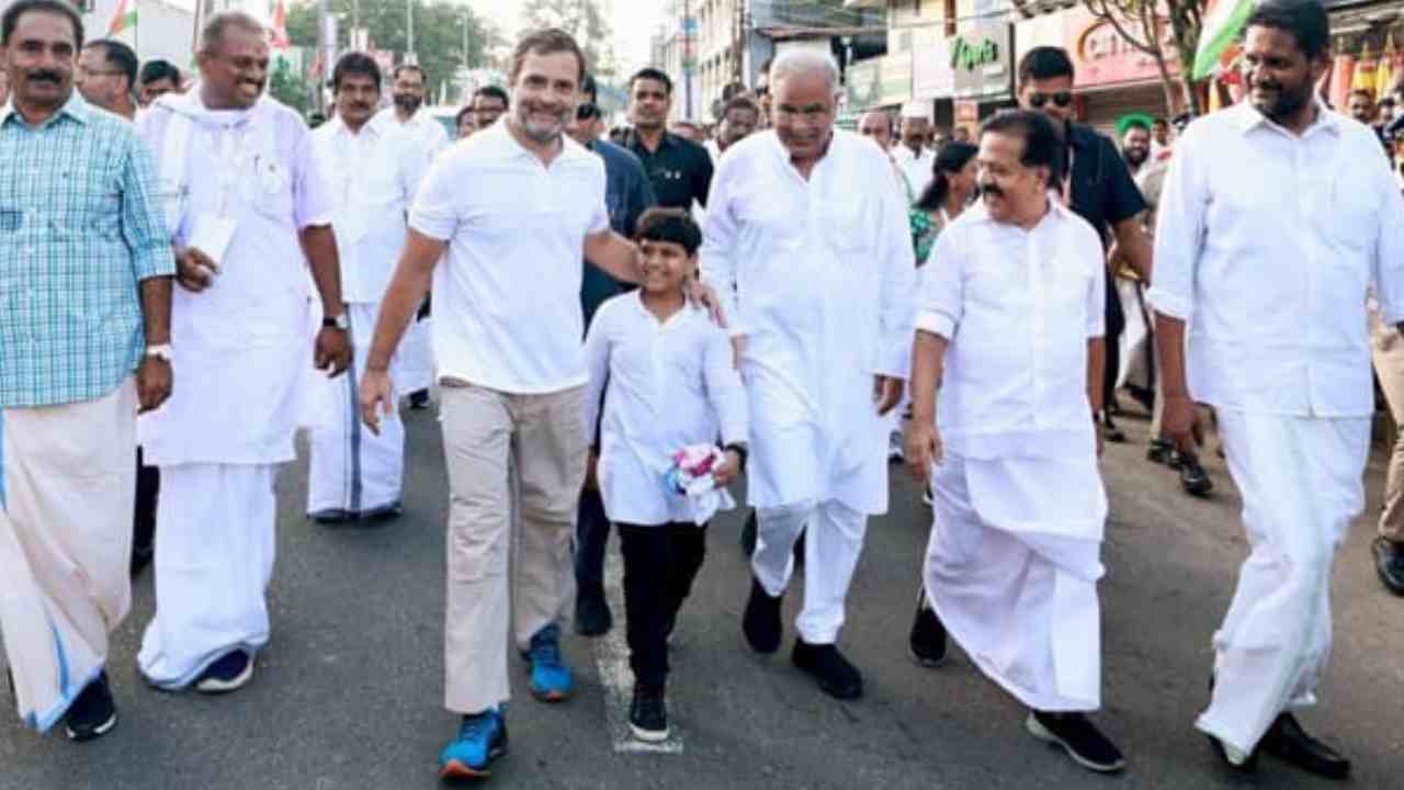 Rahul Gandhi Bharat jodo yatra: 12వ రోజు కేరళలో కొనసాగుతున్న భారత్ జోడో యాత్ర.. భారీగా పాల్గొన్న కాంగ్రెస్ శ్రేణులు .. మత్స్యకారులతో రాహుల్ సమావేశం Rahul Gandhi Bharat jodo yatra: 12వ రోజు కేరళలో కొనసాగుతున్న భారత్ జోడో యాత్ర.. భారీగా పాల్గొన్న కాంగ్రెస్ శ్రేణులు .. మత్స్యకారులతో రాహుల్ సమావేశం