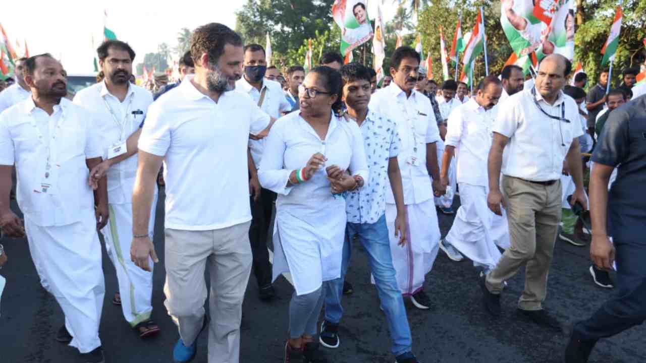 Bharat Jodo Yatra: కేరళలో 17వ రోజు కొనసాగుతున్న రాహుల్ గాంధీ భారత్ జోడో యాత్ర.. భారీ సంఖ్యలో పాల్గొన్న కాంగ్రెస్ శ్రేణులు (ఫొటో గ్యాలరీ)