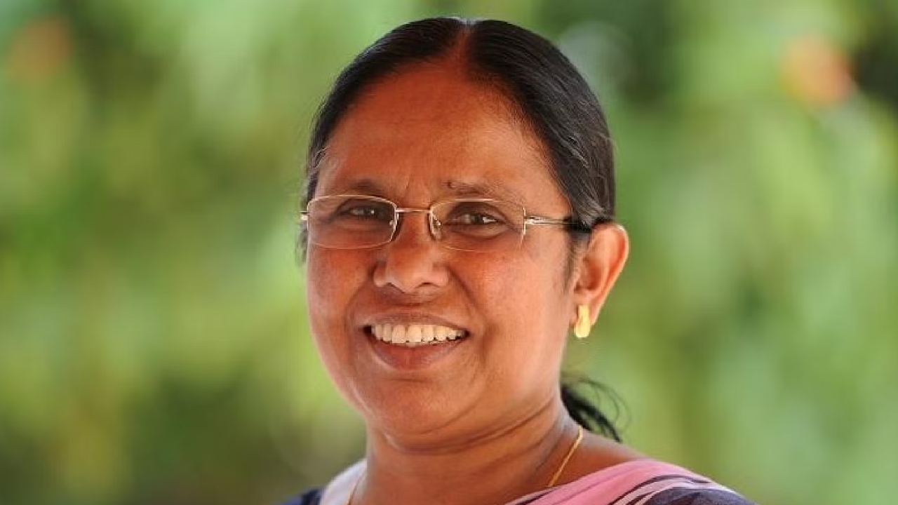 Ramon Magsaysay award: రామన్ మెగెసెసే అవార్డు నిరాకరించిన సీపీఎం మహిళా నేత.. కారణమేంటంటే Ramon Magsaysay award: రామన్ మెగెసెసే అవార్డు నిరాకరించిన సీపీఎం మహిళా నేత.. కారణమేంటంటే