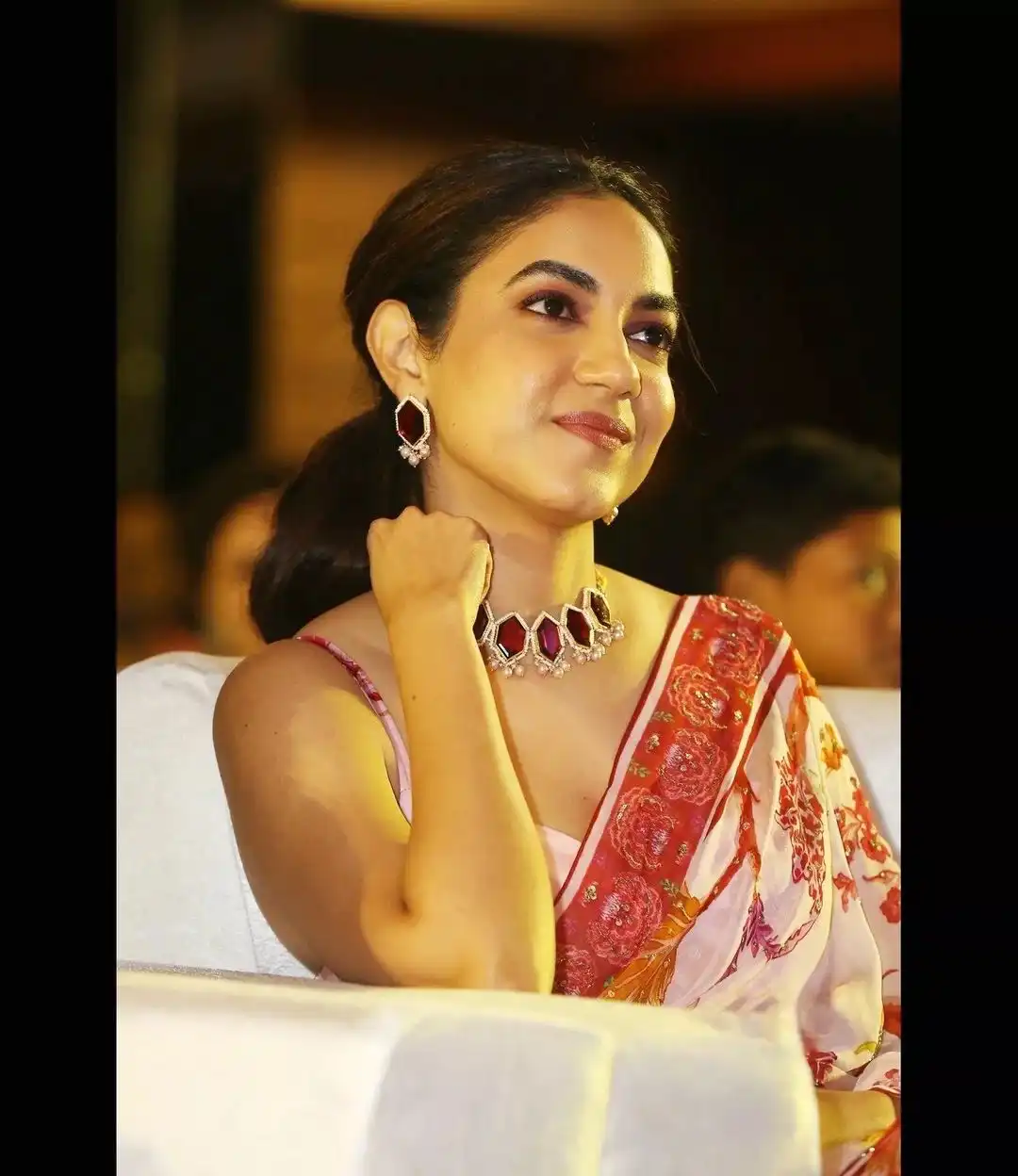 Ritu Varma Mesmarizing in Saree at OkeOka Jeevitham Pre Release Event still1