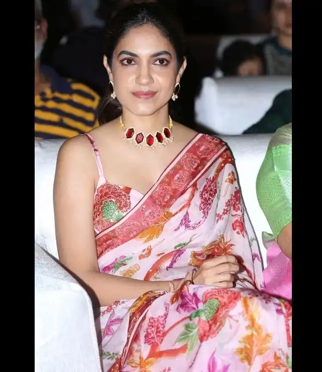Ritu Varma Mesmarizing in Saree at OkeOka Jeevitham Pre Release Event still2