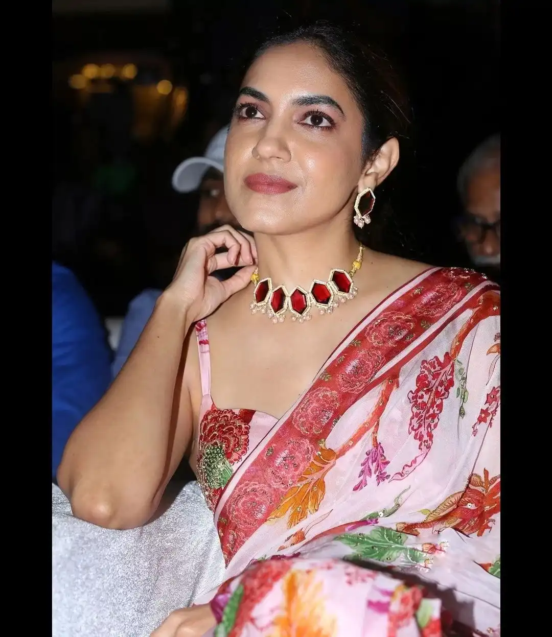 Ritu Varma Mesmarizing in Saree at OkeOka Jeevitham Pre Release Event still5
