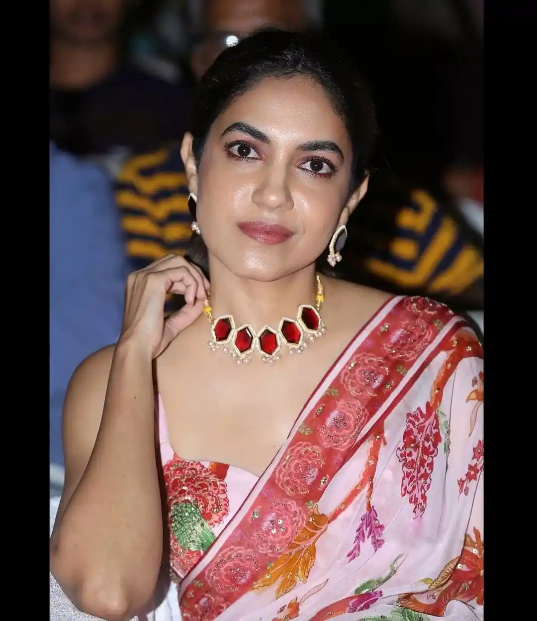 Ritu Varma Mesmarizing in Saree at OkeOka Jeevitham Pre Release Event still 9