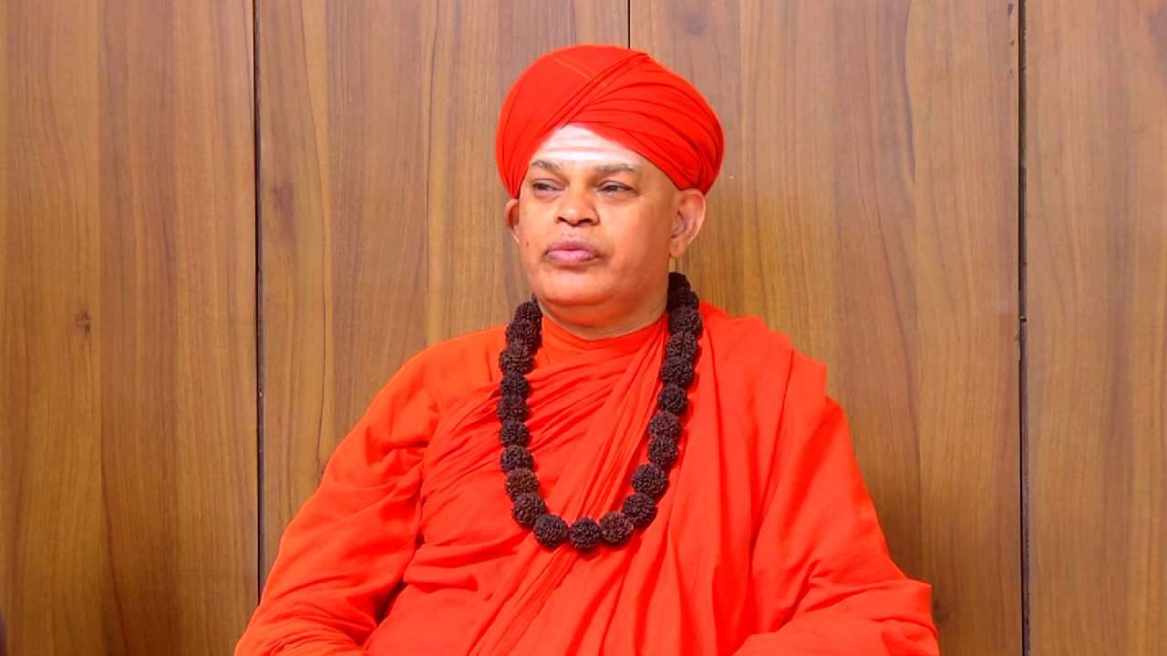 Shivamurthy Murugha: లైంగిక వేధింపుల ఆరోపణలు.. లింగాయత్ మఠాధిపతి శివమూర్తిపై లుకౌట్ నోటీసులు Shivamurthy Murugha: లైంగిక వేధింపుల ఆరోపణలు.. లింగాయత్ మఠాధిపతి శివమూర్తిపై లుకౌట్ నోటీసులు