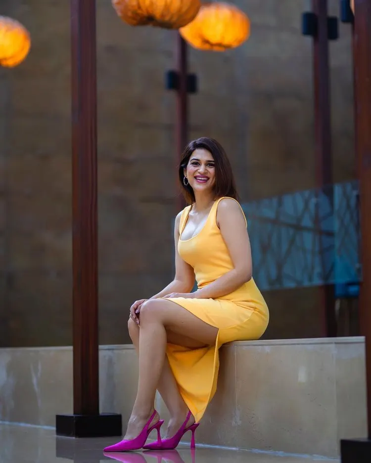 Sizzling Shraddha Das Shows Her Beauty