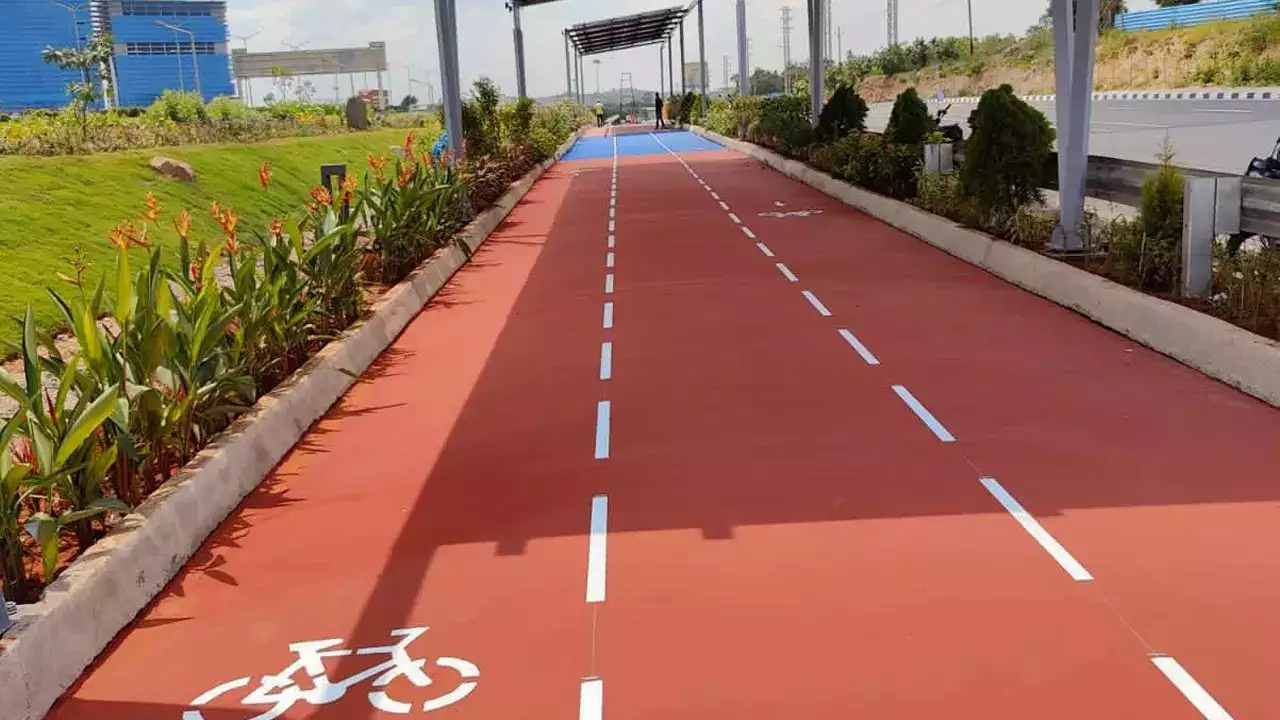 Solar-Roof Cycling Track: ఓఆర్ఆర్ సోలార్ రూఫ్ సైక్లింగ్ ట్రాక్కు శంకుస్థాపన చేసిన కేటీఆర్ Solar-Roof Cycling Track: ఓఆర్ఆర్ సోలార్ రూఫ్ సైక్లింగ్ ట్రాక్కు శంకుస్థాపన చేసిన కేటీఆర్