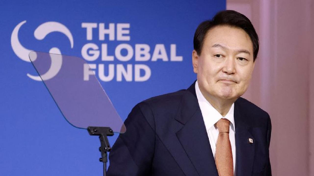 South Korea President’s comments: ‘ఈ ఇడియట్లు..’ అంటూ అమెరికా చట్టసభ సభ్యులను ఉద్దేశించి దక్షిణ కొరియా అధ్యక్షుడి వ్యాఖ్యలు.. మైక్రోఫోన్లో రికార్డైన వైనం South Korea President’s comments: ‘ఈ ఇడియట్లు..’ అంటూ అమెరికా చట్టసభ సభ్యులను ఉద్దేశించి దక్షిణ కొరియా అధ్యక్షుడి వ్యాఖ్యలు.. మైక్రోఫోన్లో రికార్డైన వైనం