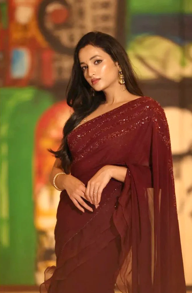 Srinidhi Shetty Sizzles In Saree
