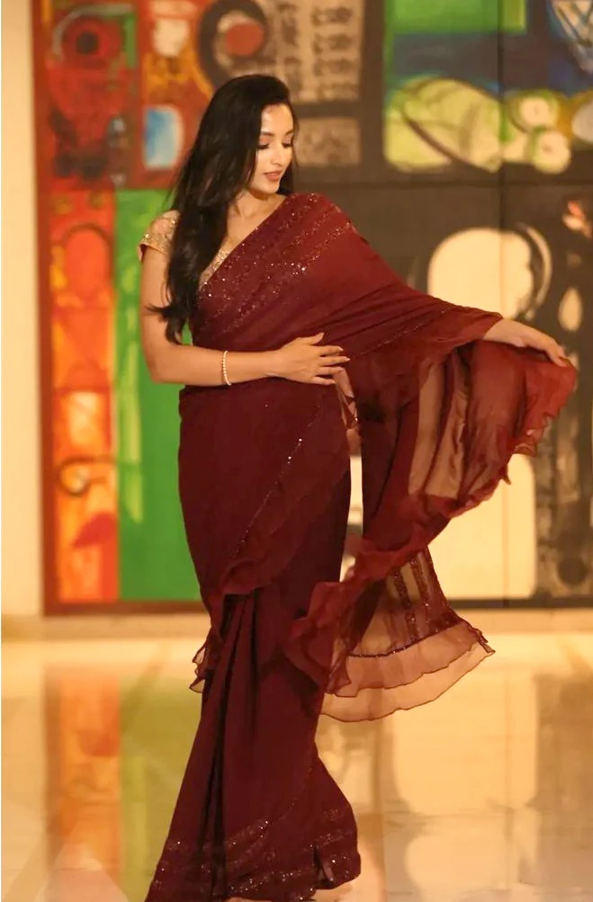 Srinidhi Shetty Sizzles In Saree