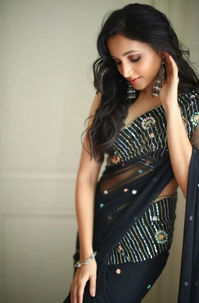 Srinidhi Shetty Sizzles In Saree
