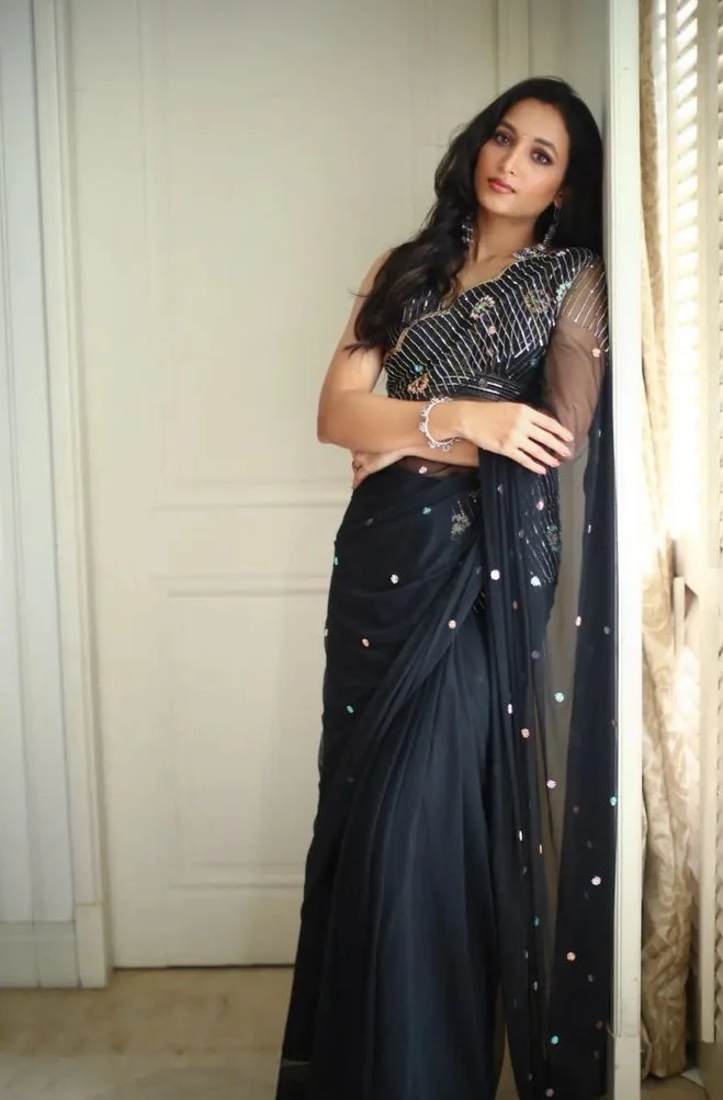 Srinidhi Shetty Sizzles In Saree