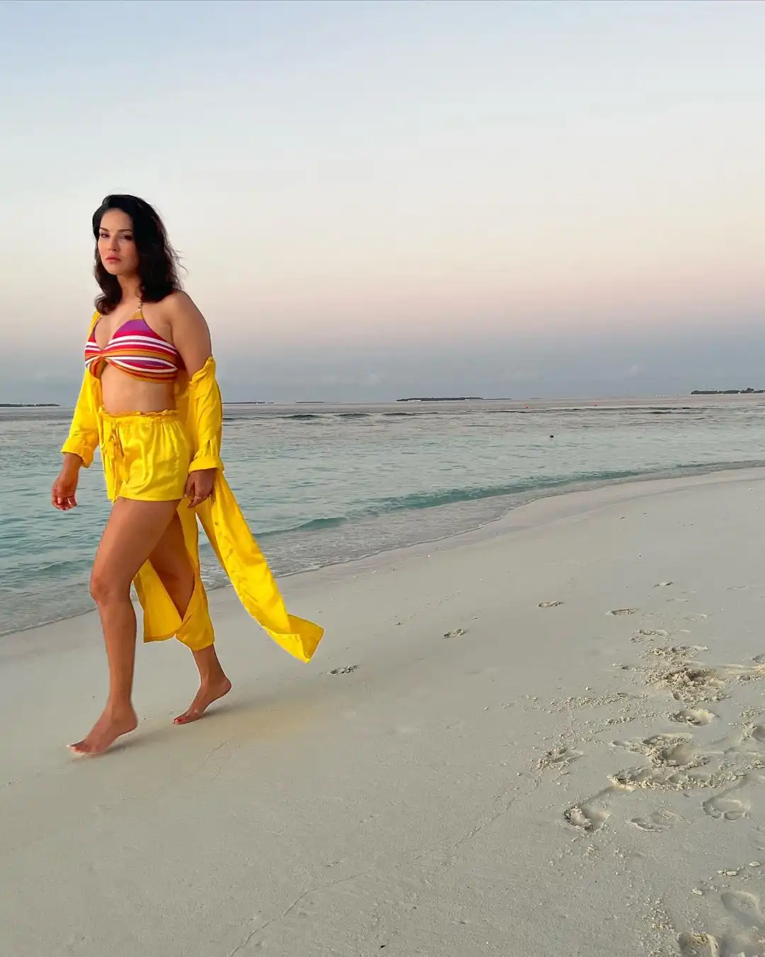 Sunny leone Crazy Photoshoot in Beach