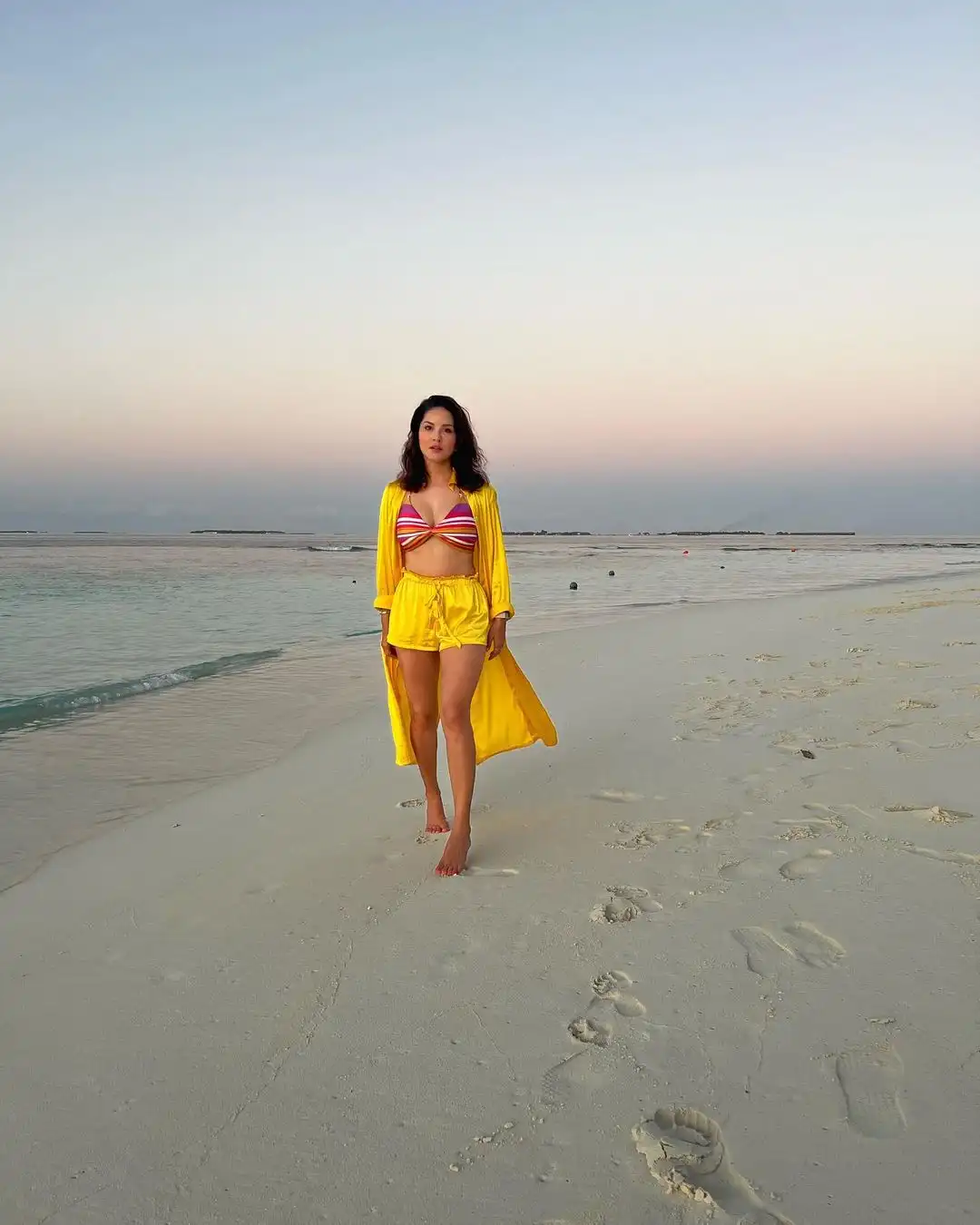 Sunny leone Crazy Photoshoot in Beach