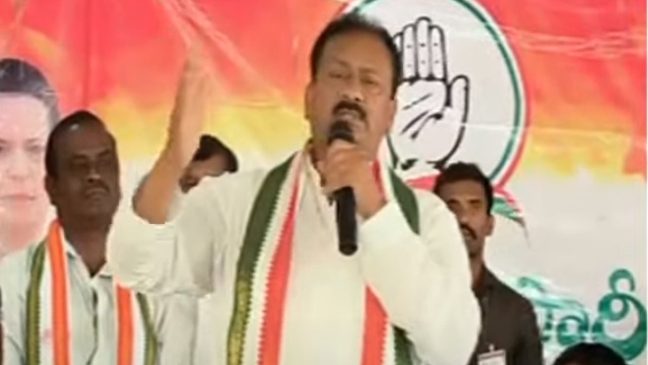 T Congress Politics : కోమటిరెడ్డి బ్రదర్స్పై షబ్బీర్ అలీ ఫైర్ .. మీ అన్నదమ్ములిద్దరి మధ్యే సఖ్యత లేదుగానీ అందరిని విమర్శిస్తారంటూ చురకలు T Congress Politics : కోమటిరెడ్డి బ్రదర్స్పై షబ్బీర్ అలీ ఫైర్ .. మీ అన్నదమ్ములిద్దరి మధ్యే సఖ్యత లేదుగానీ అందరిని విమర్శిస్తారంటూ చురకలు