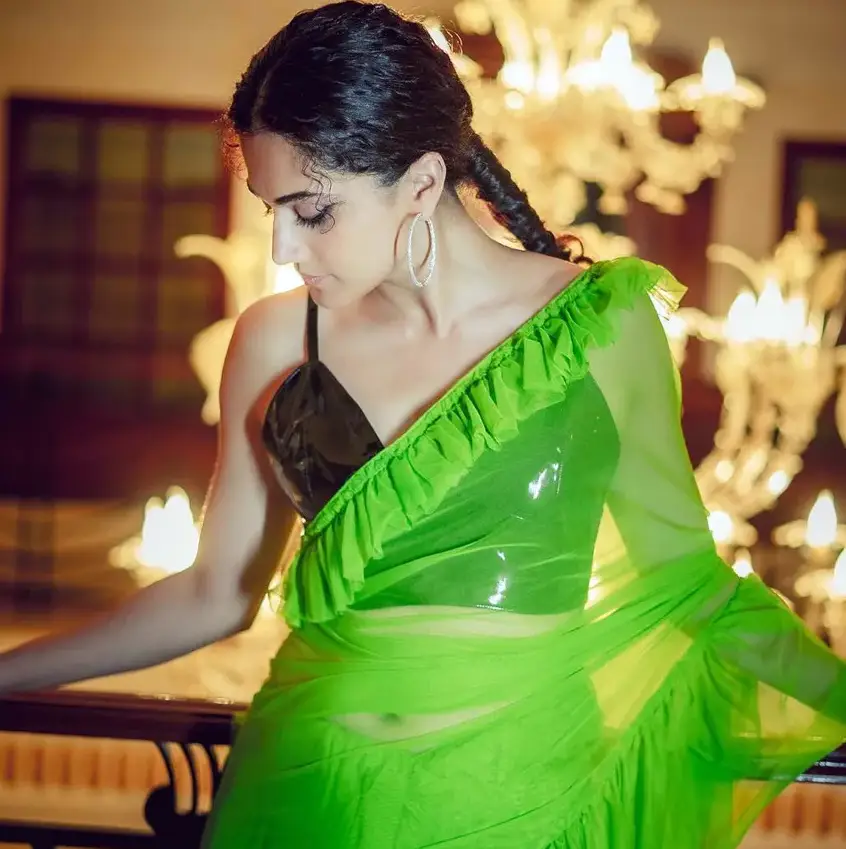 Taapsee Pannu Sizzles In Green Saree