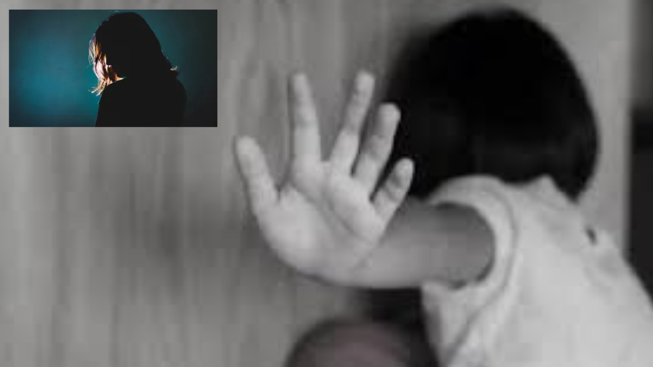 Two Women Circumcised : నల్గొండ జిల్లాలో అమానుషం.. ఇద్దరు మహిళలకు శిరోముండనం చేయించిన గ్రామపెద్దలు Two Women Circumcised : నల్గొండ జిల్లాలో అమానుషం.. ఇద్దరు మహిళలకు శిరోముండనం చేయించిన గ్రామపెద్దలు