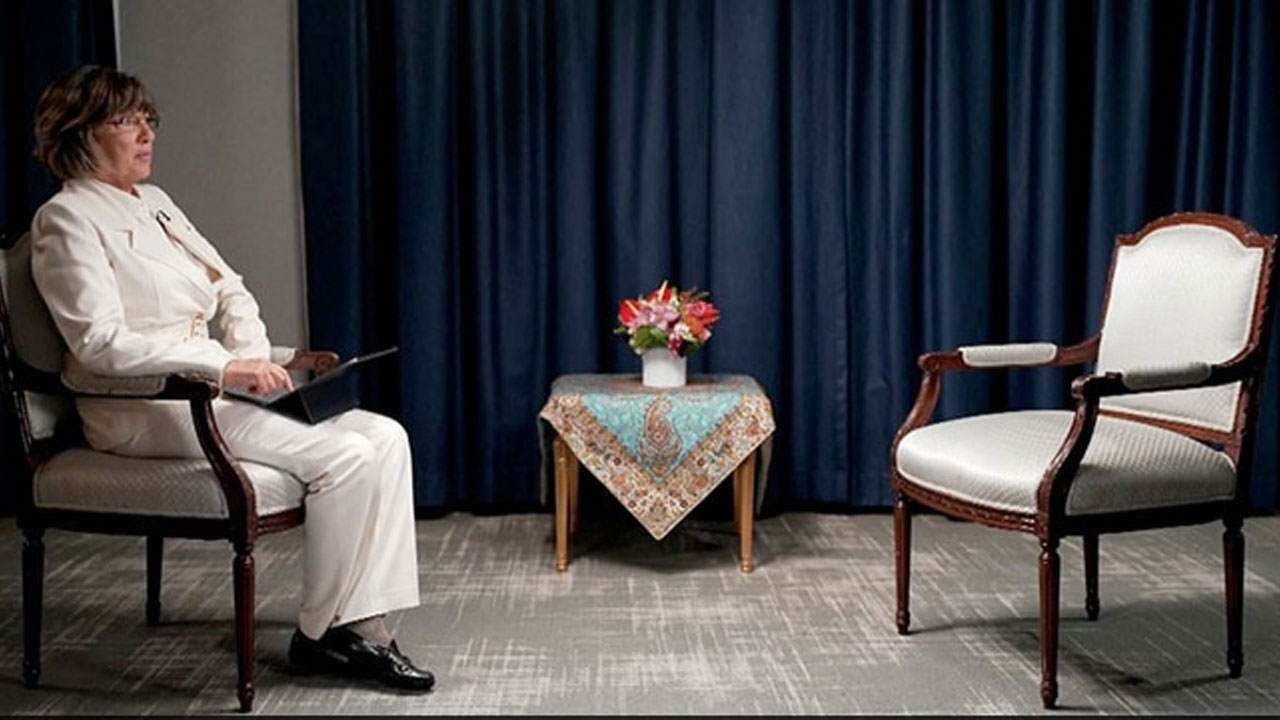 Iran President Cancel Interview: జర్నలిస్ట్కు హెడ్ స్కార్ఫ్ లేదని ఇంటర్వ్యూ క్యాన్సిల్ చేసిన ఇరాన్ అధ్యక్షుడు Iran President Cancel Interview: జర్నలిస్ట్కు హెడ్ స్కార్ఫ్ లేదని ఇంటర్వ్యూ క్యాన్సిల్ చేసిన ఇరాన్ అధ్యక్షుడు