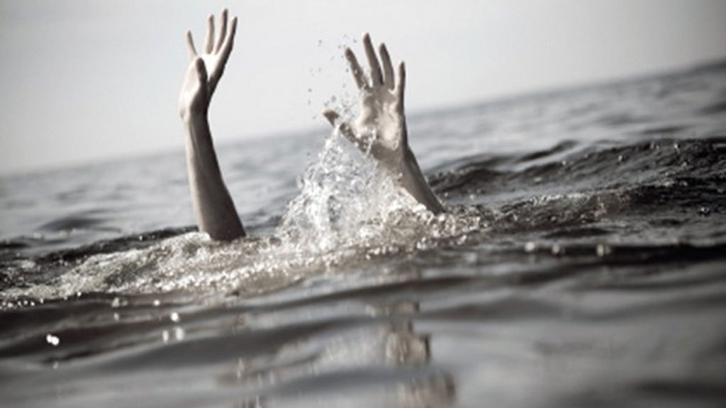 Woman Throws Her Three Children Then Jumps in Narmada Canal With Her Lover