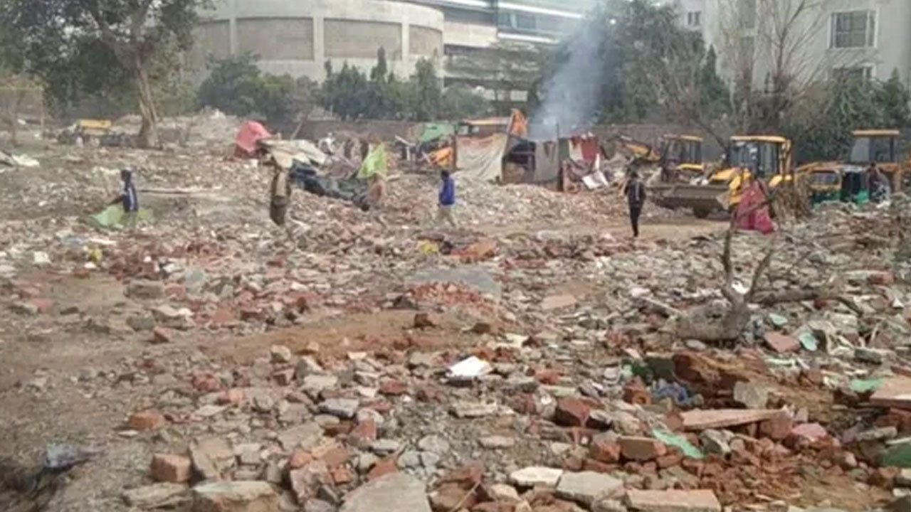 Massive Eviction: అస్సాంలో భారీ ఎత్తున చేపట్టిన తొలగింపు కార్యక్రమం.. నీడ కోల్పోతున్న 299 కుటుంబాలు Massive Eviction: అస్సాంలో భారీ ఎత్తున చేపట్టిన తొలగింపు కార్యక్రమం.. నీడ కోల్పోతున్న 299 కుటుంబాలు