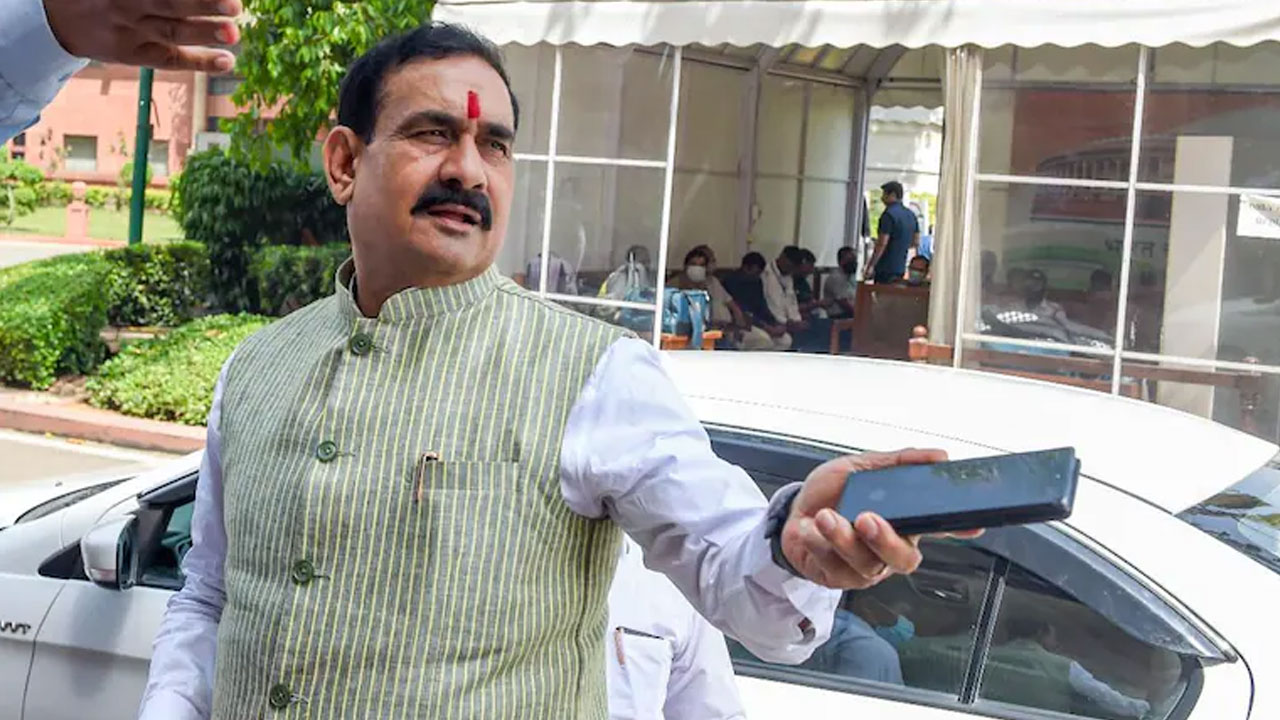 Narottam Mishra: షబానా అజ్మి, నసీరుద్దీన్ షాలపై బీజేపీ నేత వివాదాస్పద వ్యాఖ్యలు Narottam Mishra: షబానా అజ్మి, నసీరుద్దీన్ షాలపై బీజేపీ నేత వివాదాస్పద వ్యాఖ్యలు