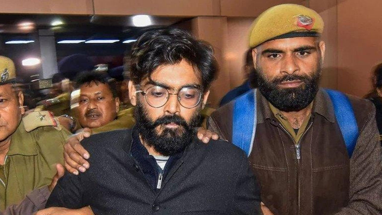Sharjeel Imam: జేఎన్యూ విద్యార్థి షర్జీల్ ఇమామ్కు బెయిల్ మంజూరు.. అయినా జైలులోనే! Sharjeel Imam: జేఎన్యూ విద్యార్థి షర్జీల్ ఇమామ్కు బెయిల్ మంజూరు.. అయినా జైలులోనే!