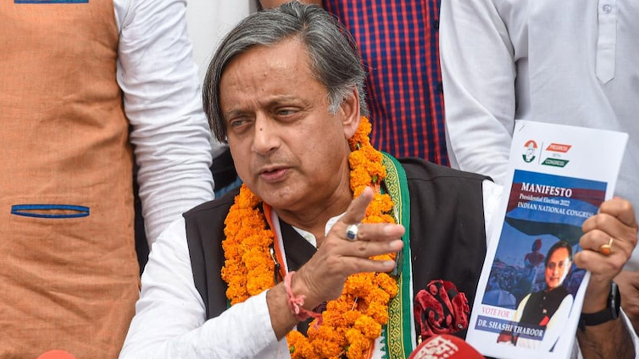 Congress President Poll: బేషరతు క్షమాపణ చెప్పిన కాంగ్రెస్ రేసు గుర్రం శశి థరూర్.. ఎందుకో తెలుసా?