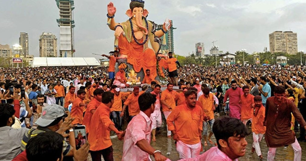 Sena vs Sena Fight In Mumbai During Ganesh Idol Immersion Ceremony