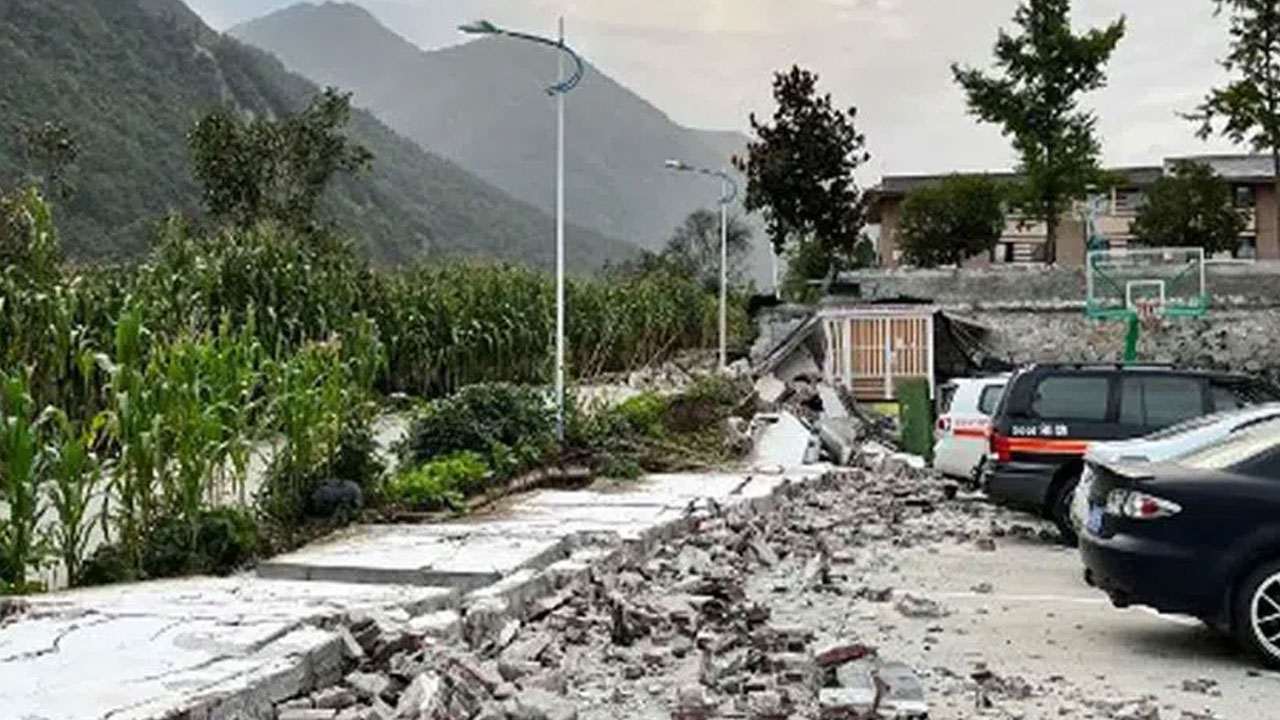 Earthquake In China: 93కి చేరిన మృతుల సంఖ్య, మరో 25 మంది కోసం గాలింపు Earthquake In China: 93కి చేరిన మృతుల సంఖ్య, మరో 25 మంది కోసం గాలింపు