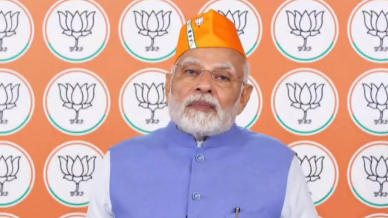 BJP Mayors conclave: చిన్న నగరాలను అభివృద్ధి చేసి, పెద్ద నగరాలపై భారం తగ్గించాలి: మోదీ BJP Mayors conclave: చిన్న నగరాలను అభివృద్ధి చేసి, పెద్ద నగరాలపై భారం తగ్గించాలి: మోదీ