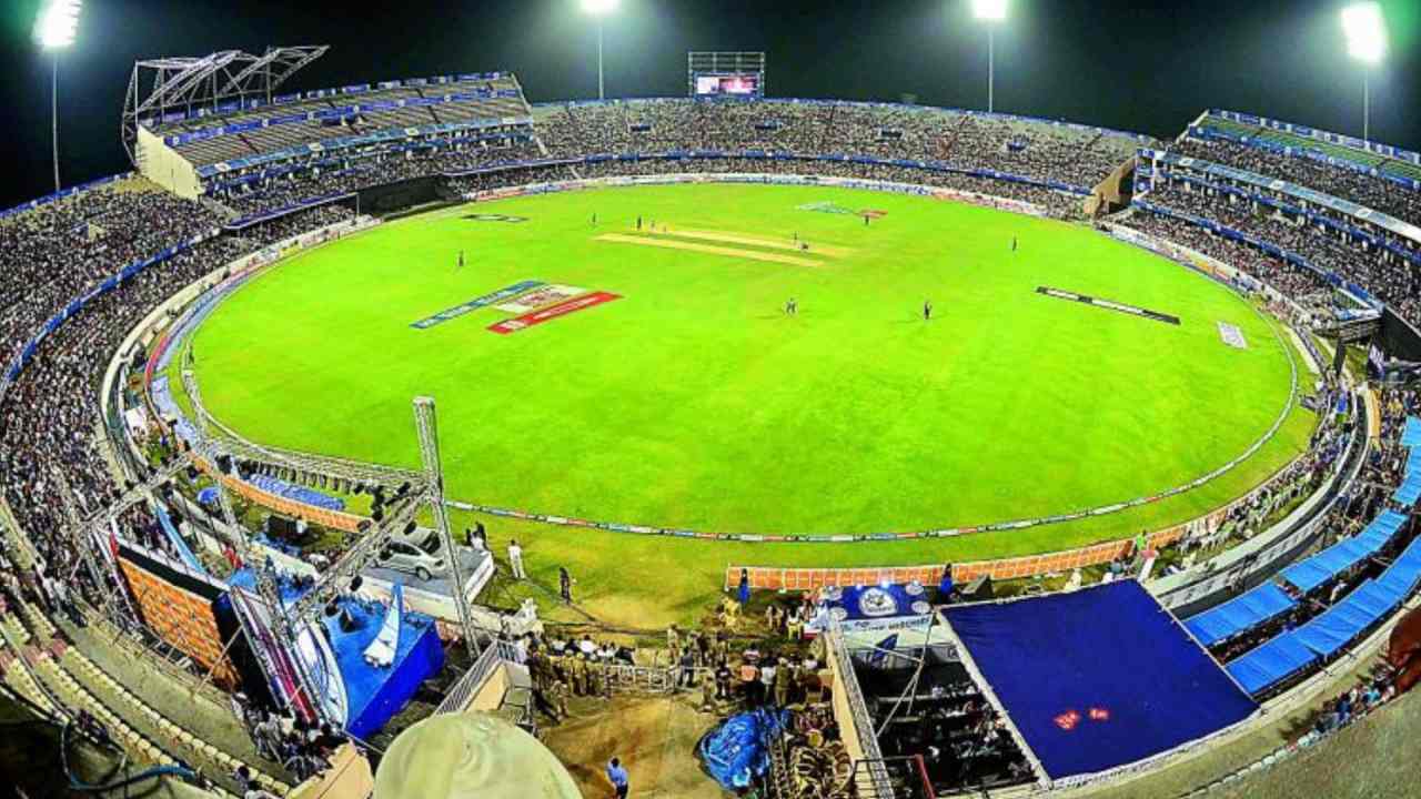 Uppal Cricket Match: నేడు ఉప్పల్ మ్యాచ్ టిక్కెట్ల విక్రయం.. ఆధార్ కార్డు తప్పనిసరి అంటున్న హెచ్సీఏ Uppal Cricket Match: నేడు ఉప్పల్ మ్యాచ్ టిక్కెట్ల విక్రయం.. ఆధార్ కార్డు తప్పనిసరి అంటున్న హెచ్సీఏ
